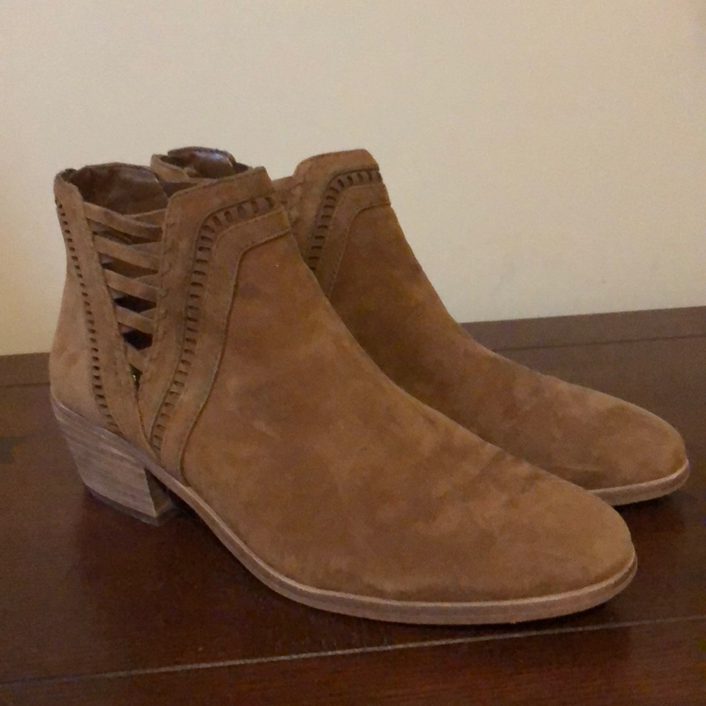 VINCE CAMUTO BOOTIES (cognac)